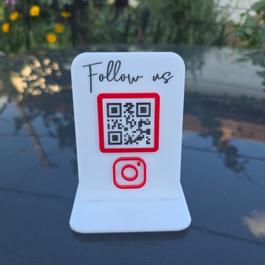 Plachetă Business Personalizată cu Cod QR – 12x8 cm