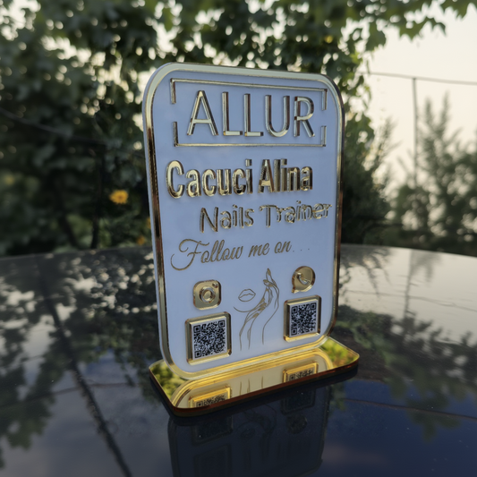Plachetă Personalizată cu Coduri QR Multiple - Nails Trainer (Alb Lucios cu Auriu Oglinda)
