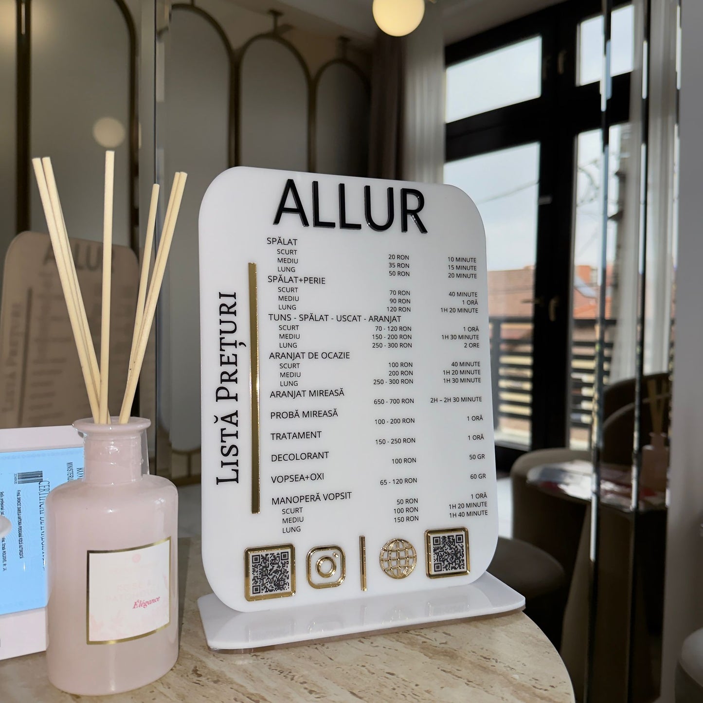 Plachetă Acrilică A4 cu Coduri QR – Design Premium