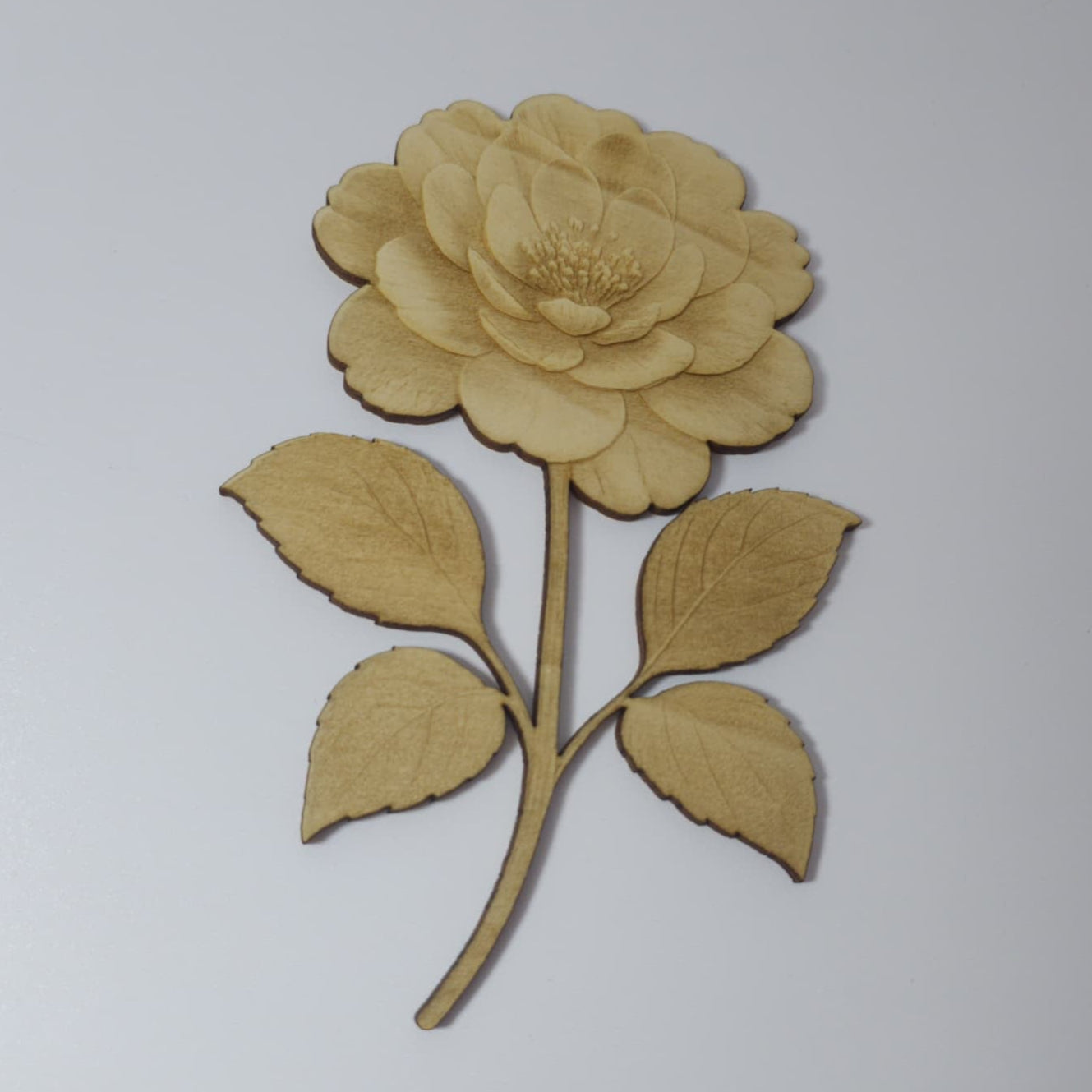 Floare decorativă 3D din lemn – Eleganță naturală