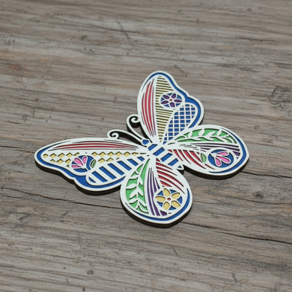 Fluture decorativ din lemn – Design artistic multicolor 🦋