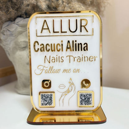 Plachetă Personalizată cu Coduri QR Multiple - Nails Trainer (Alb Lucios cu Auriu Oglinda)