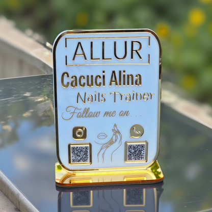 Plachetă Personalizată cu Coduri QR Multiple - Nails Trainer (Alb Lucios cu Auriu Oglinda)