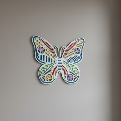 Fluture decorativ din lemn – Design artistic multicolor 🦋