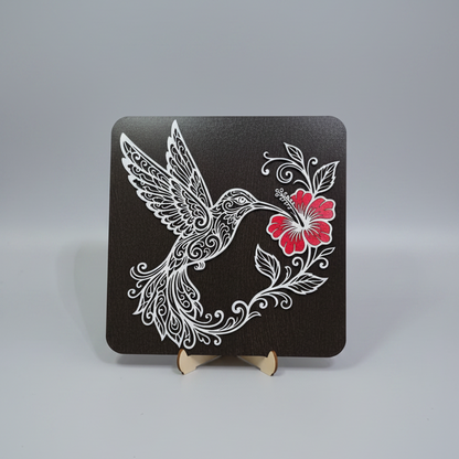 Colibri și Floare de Hibiscus – Decorațiune de perete din lemn